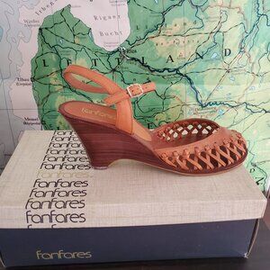 Vintage 70s Fanfares Leather Wedge Sandal New-in-Box 8N